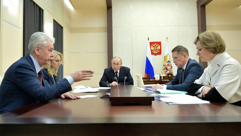Путин собрал совещание из-за ситуации с коронавирусом